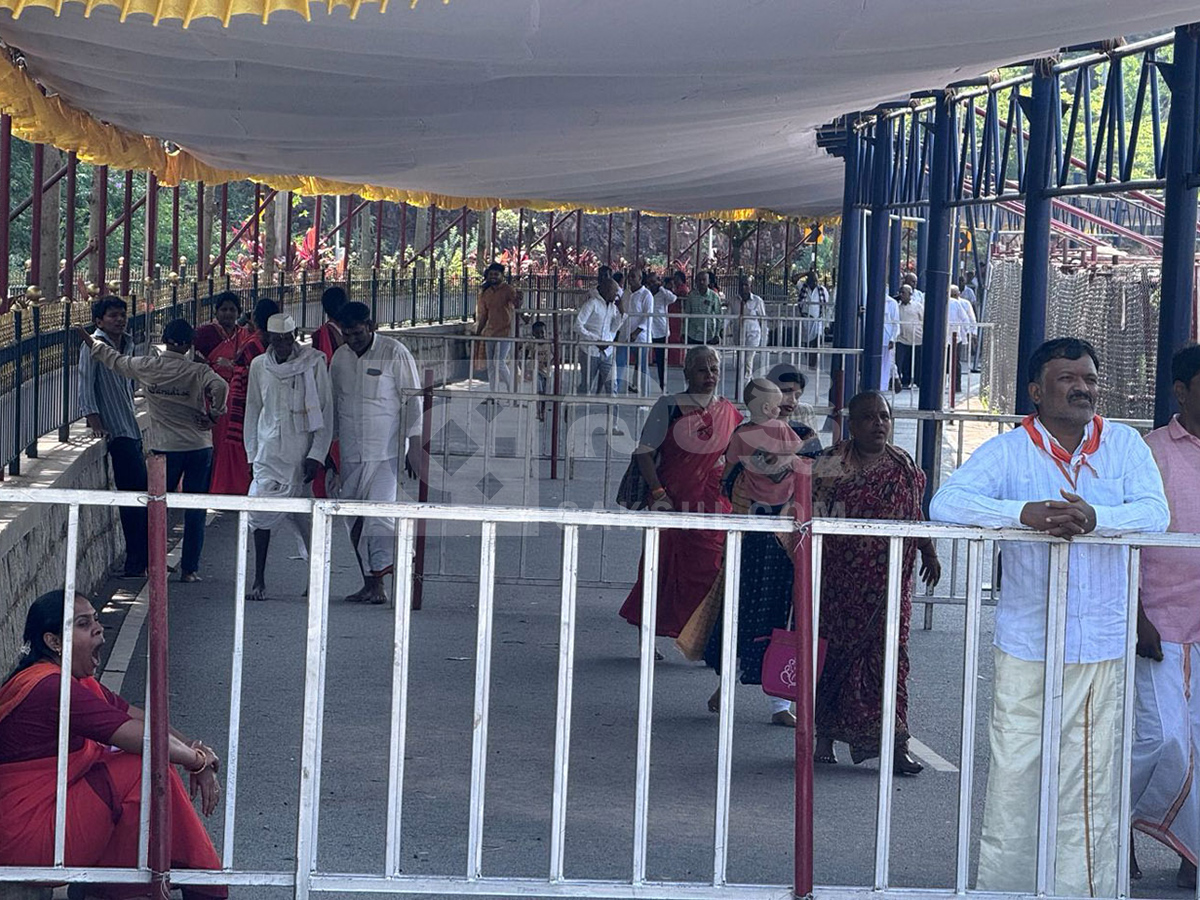 Heavy Rush at Tirumala During Summer Holidays5