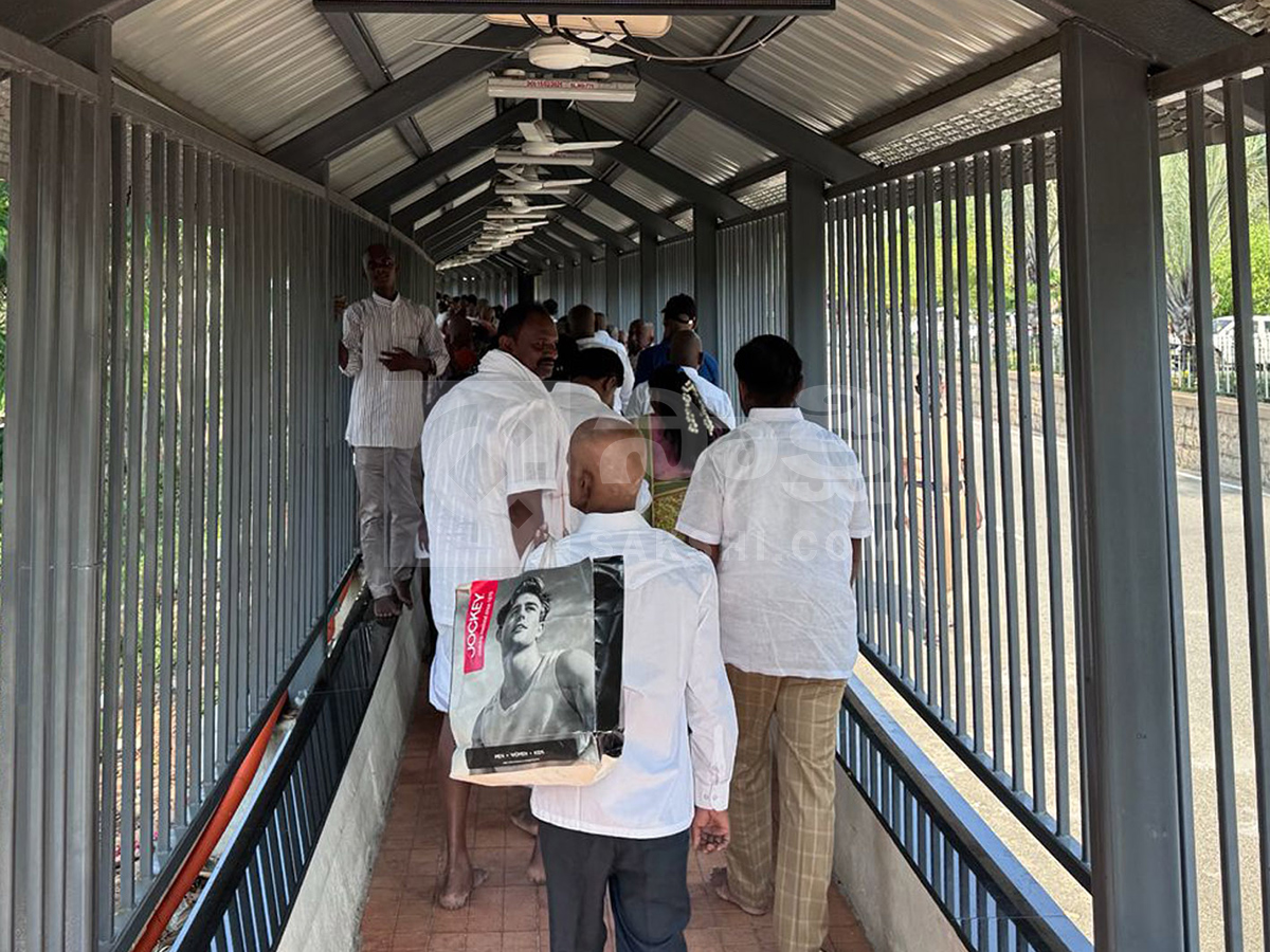 Heavy Rush at Tirumala During Summer Holidays7