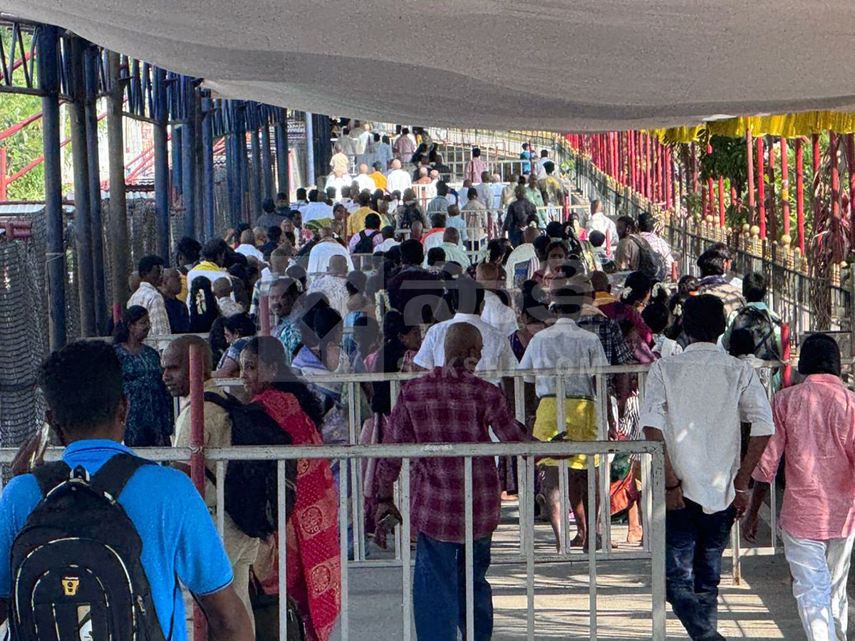 Heavy Rush at Tirumala During Summer Holidays8