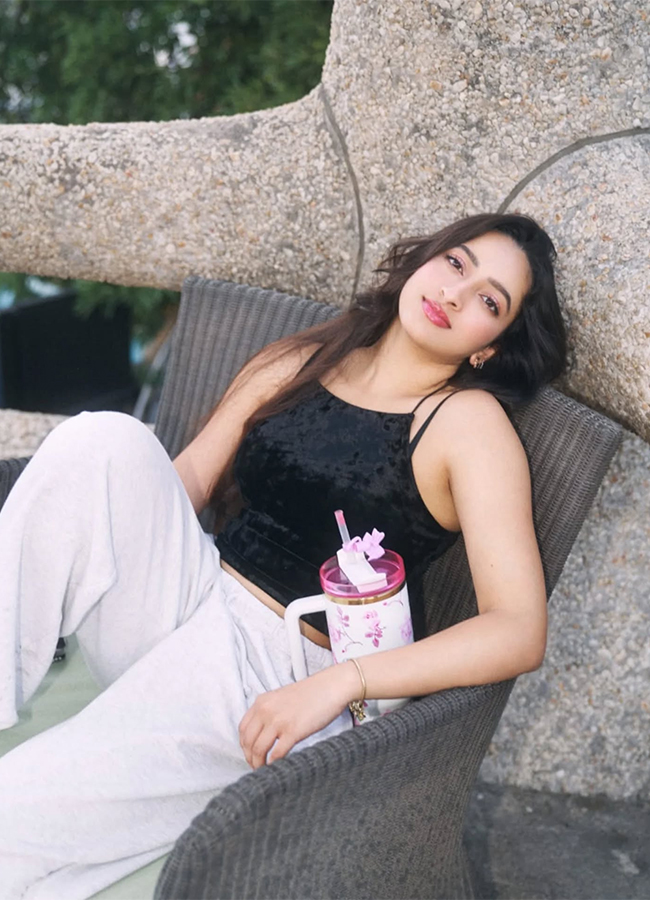 Manjula Ghattamaneni Daughter Jaanvi Swarup HD Photos11