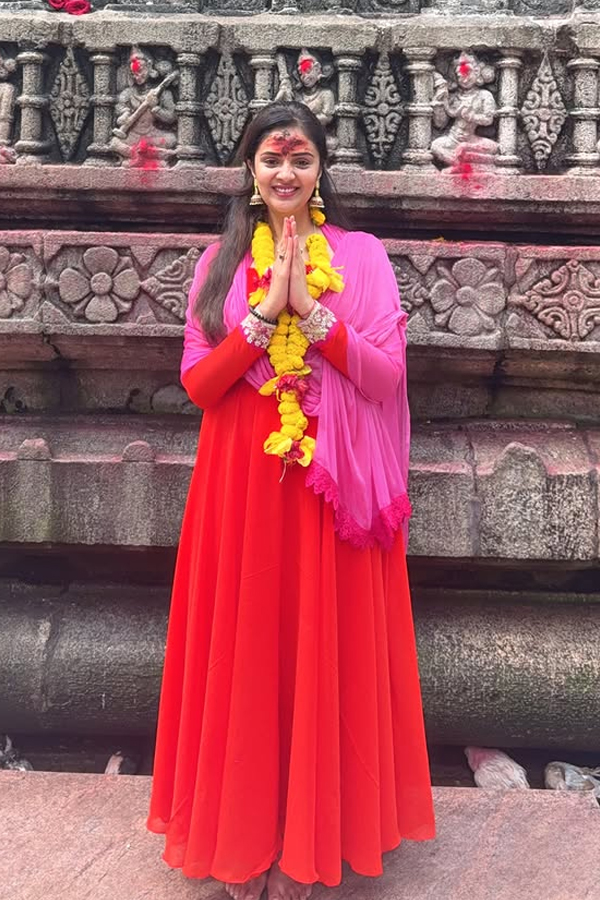 Anchor Sreemukhi visited kamakhya Temple Photos5