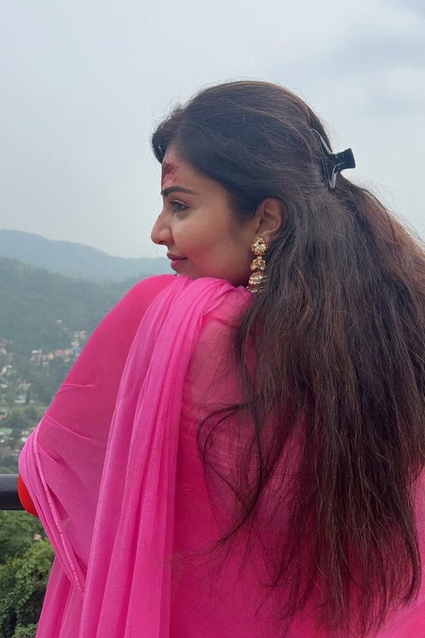 Anchor Sreemukhi visited kamakhya Temple Photos7