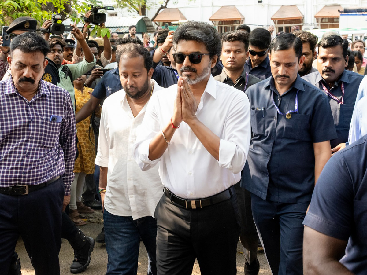 Heritage Meets Style: Thalapathy Vijay Iconic Fort St George Visit Photos15