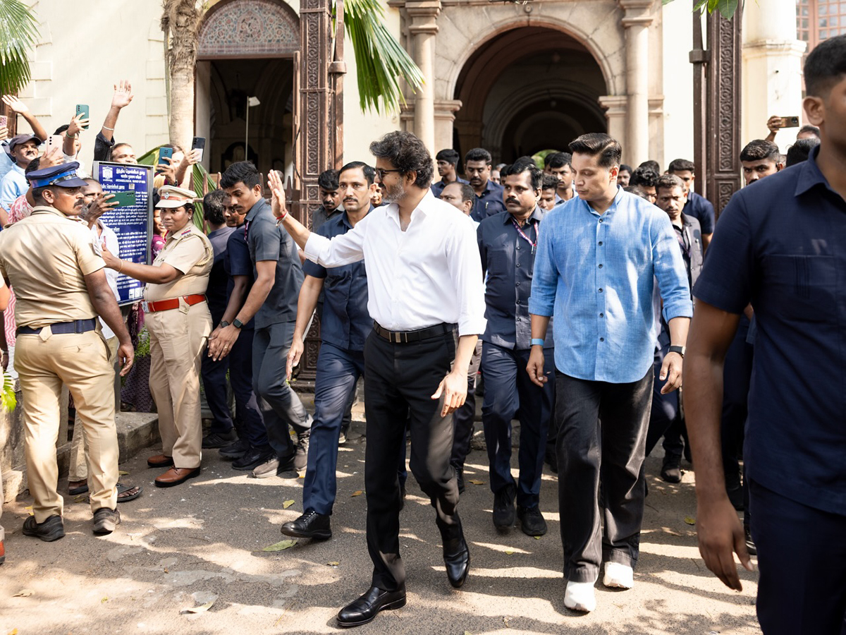 Heritage Meets Style: Thalapathy Vijay Iconic Fort St George Visit Photos2