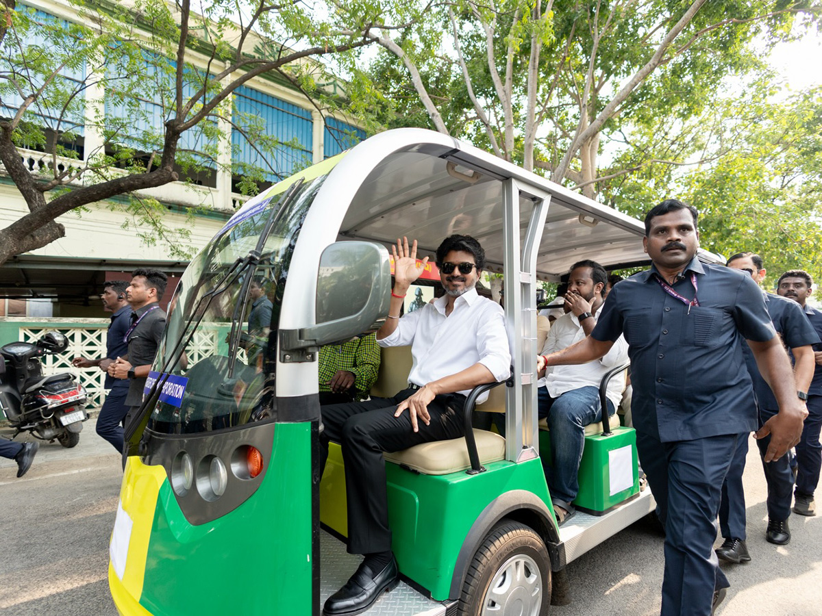 Heritage Meets Style: Thalapathy Vijay Iconic Fort St George Visit Photos3