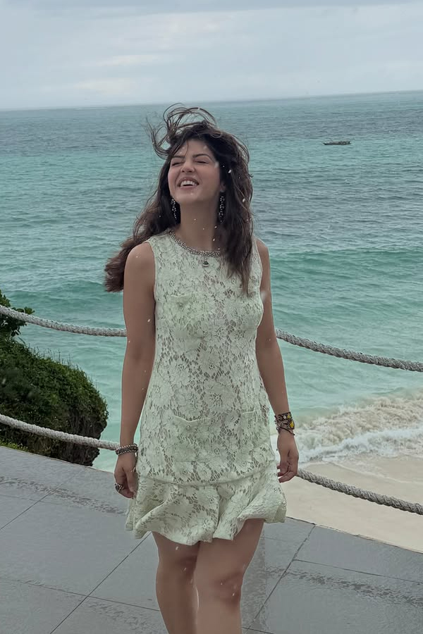 Mehreen Pirzadaa enjoying Her vacation With Husband Photos7