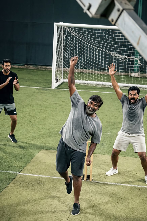 Mahesh plays cricket with Tamil star heroes?5