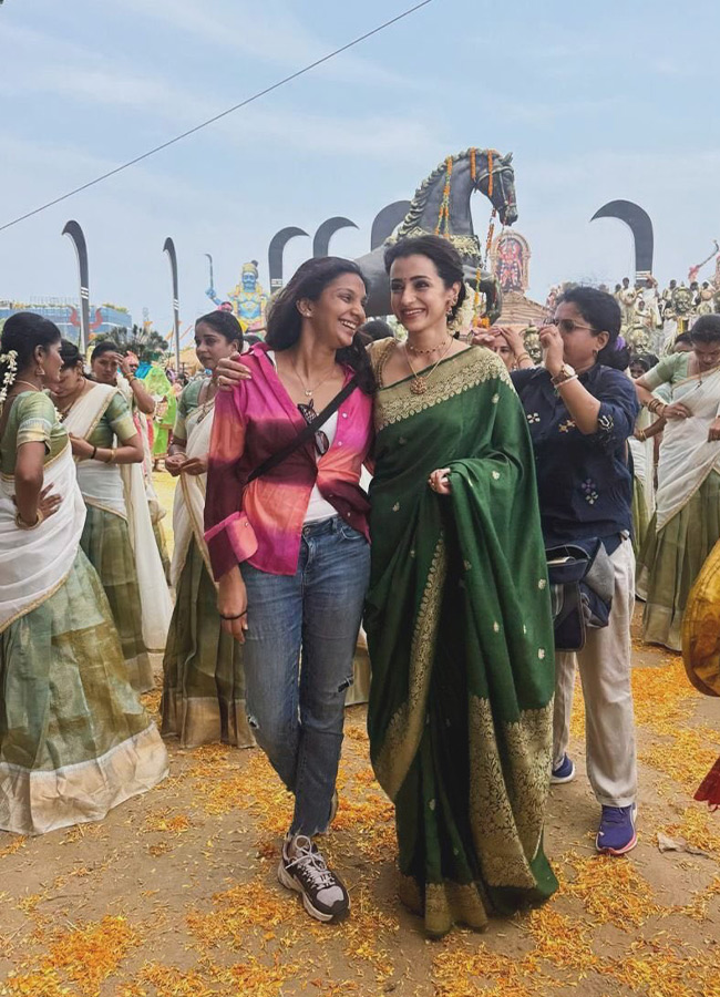 Karuppu Success: Trisha cuts the cake photos9