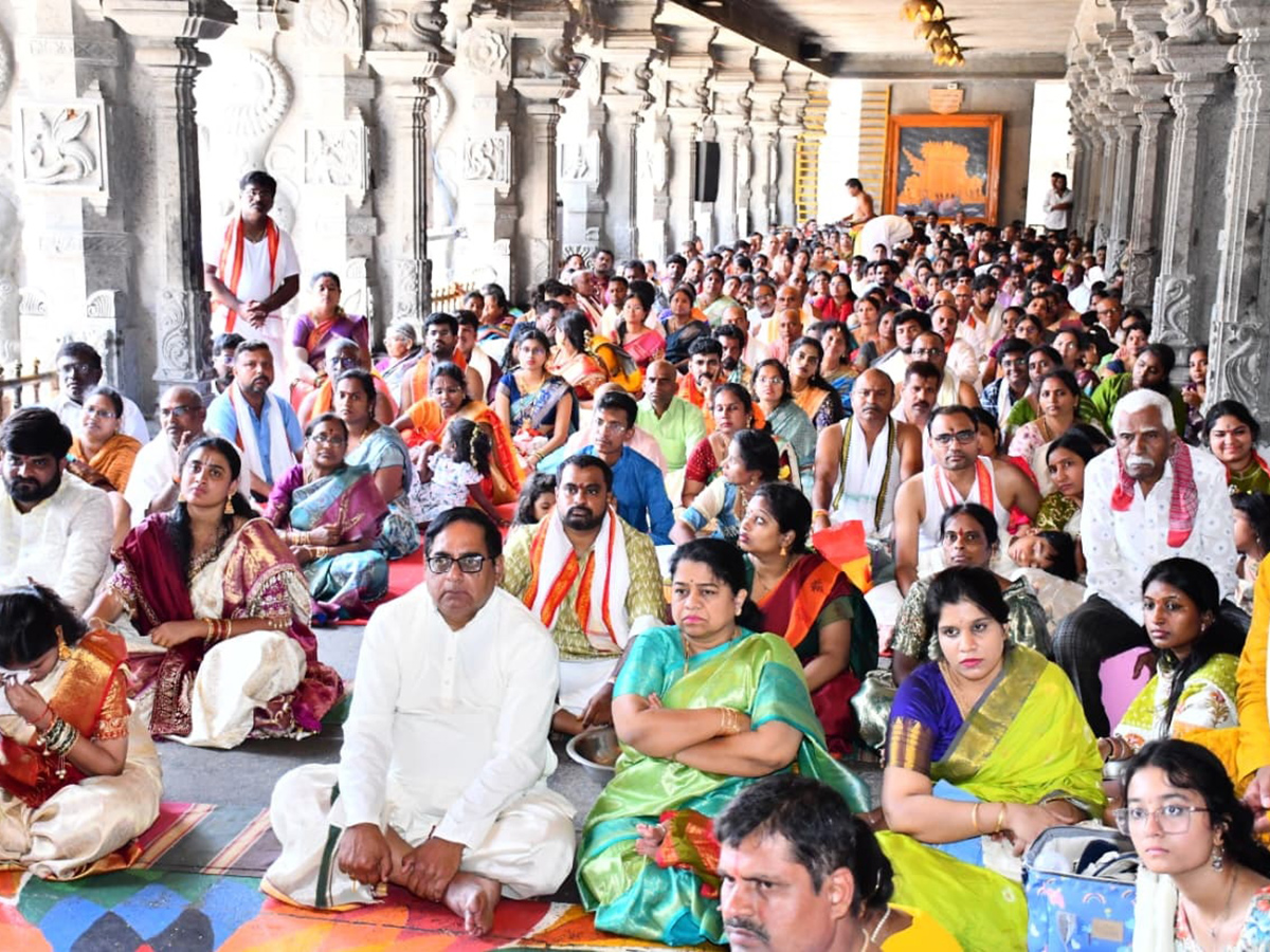 Devotional : Huge Devotees Rush at Yadagirigutta Temple12