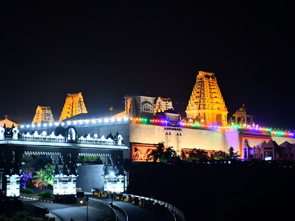 Devotional : Huge Devotees Rush at Yadagirigutta Temple13