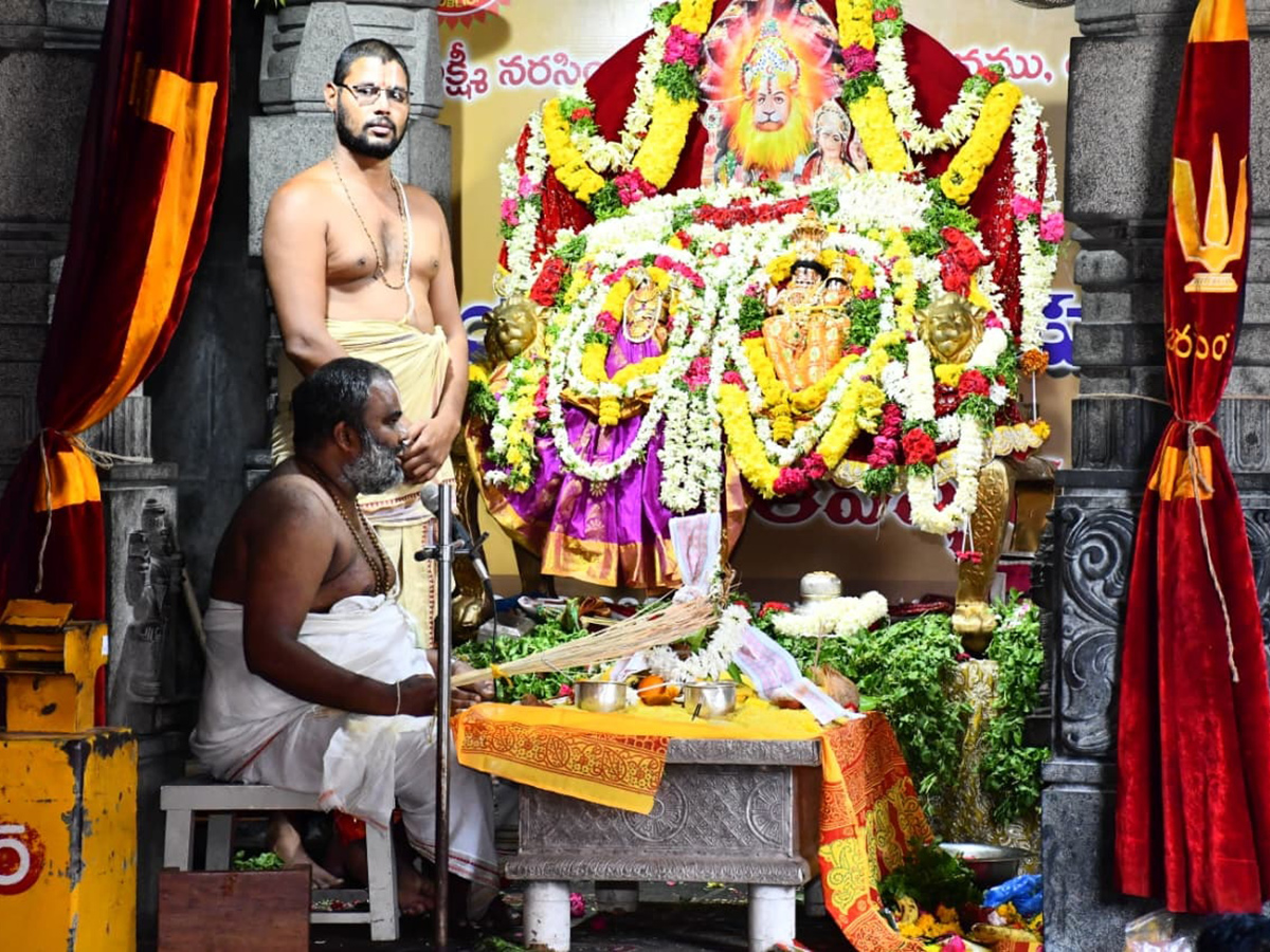 Devotional : Huge Devotees Rush at Yadagirigutta Temple14