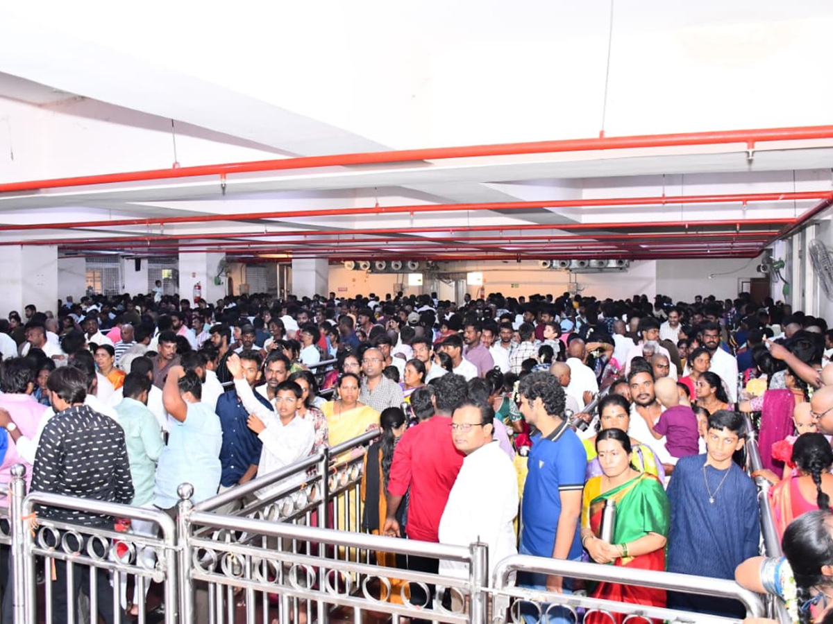 Devotional : Huge Devotees Rush at Yadagirigutta Temple2