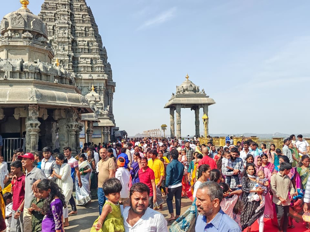 Devotional : Huge Devotees Rush at Yadagirigutta Temple5
