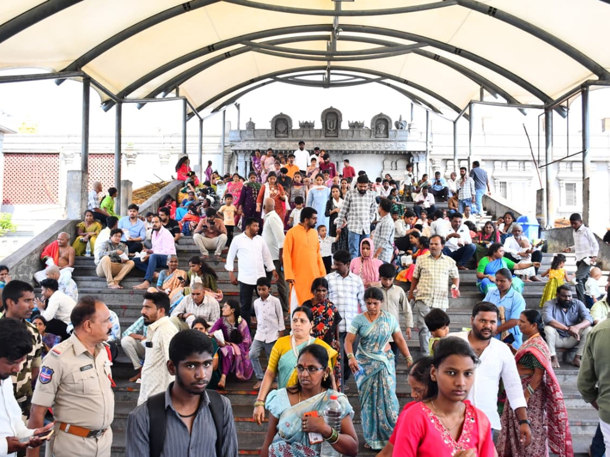 Devotional : Huge Devotees Rush at Yadagirigutta Temple6