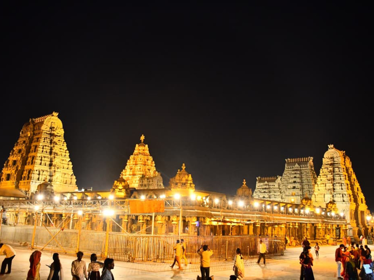 Devotional : Huge Devotees Rush at Yadagirigutta Temple7