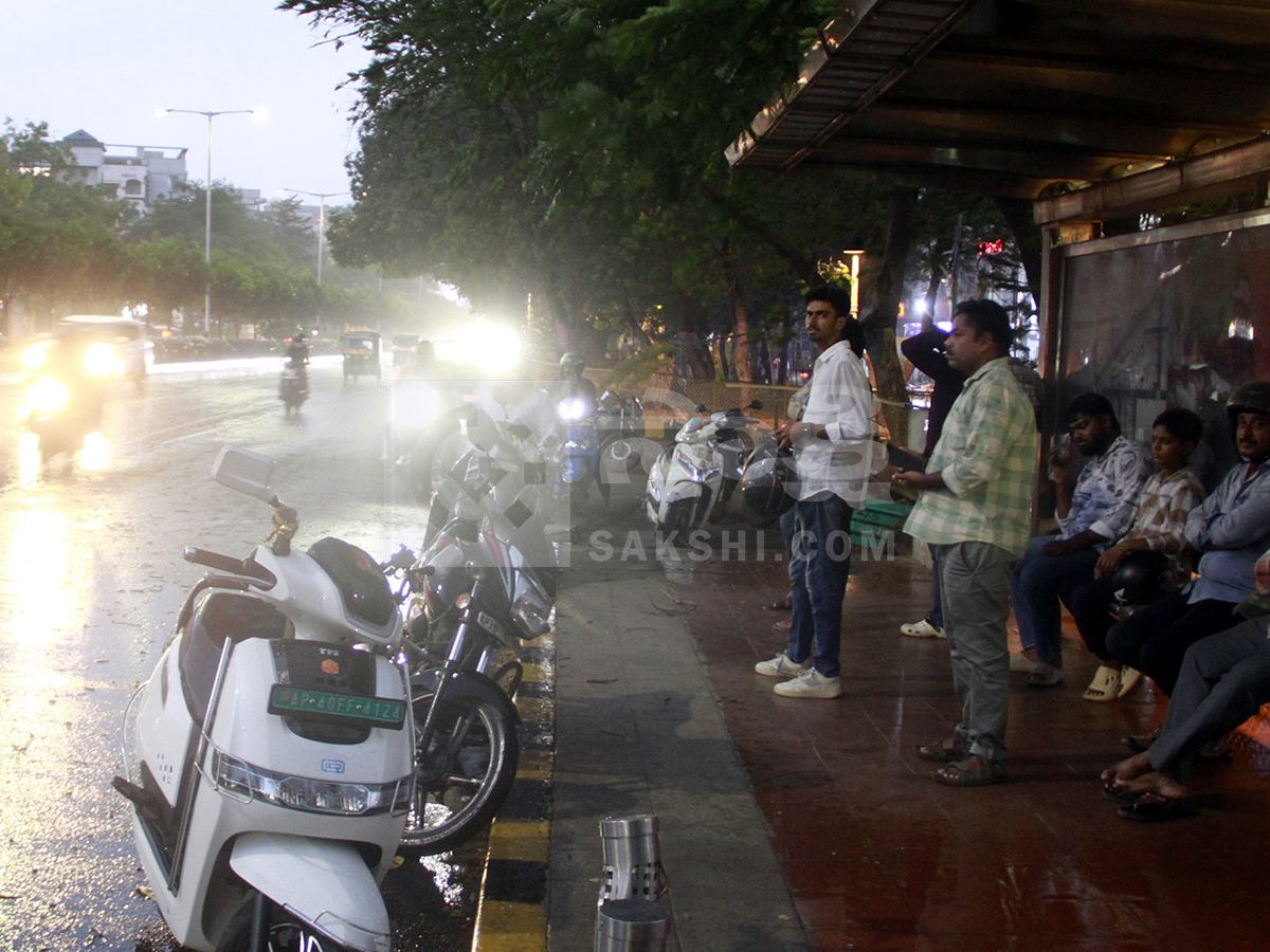 Night Heavy Rain in Vijayawada​ HD Photos11