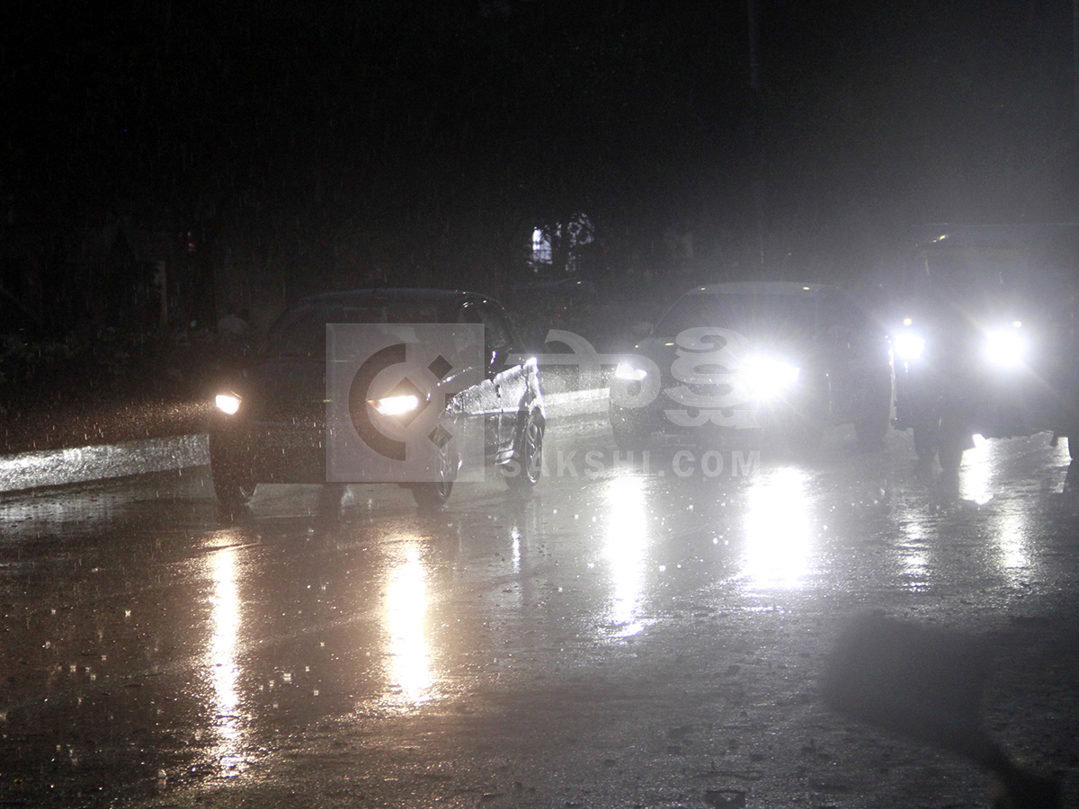 Night Heavy Rain in Vijayawada​ HD Photos12