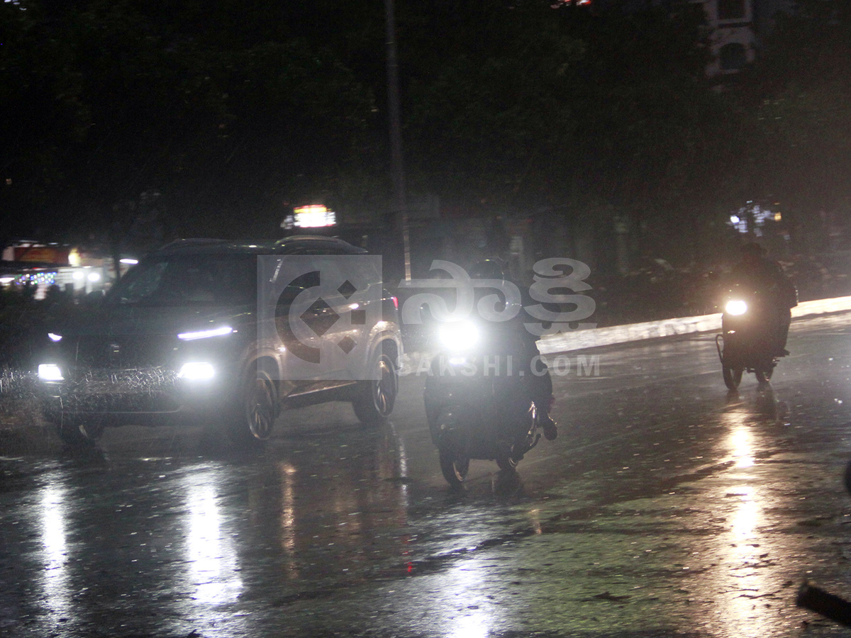 Night Heavy Rain in Vijayawada​ HD Photos17