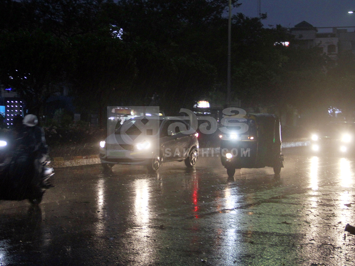 Night Heavy Rain in Vijayawada​ HD Photos18