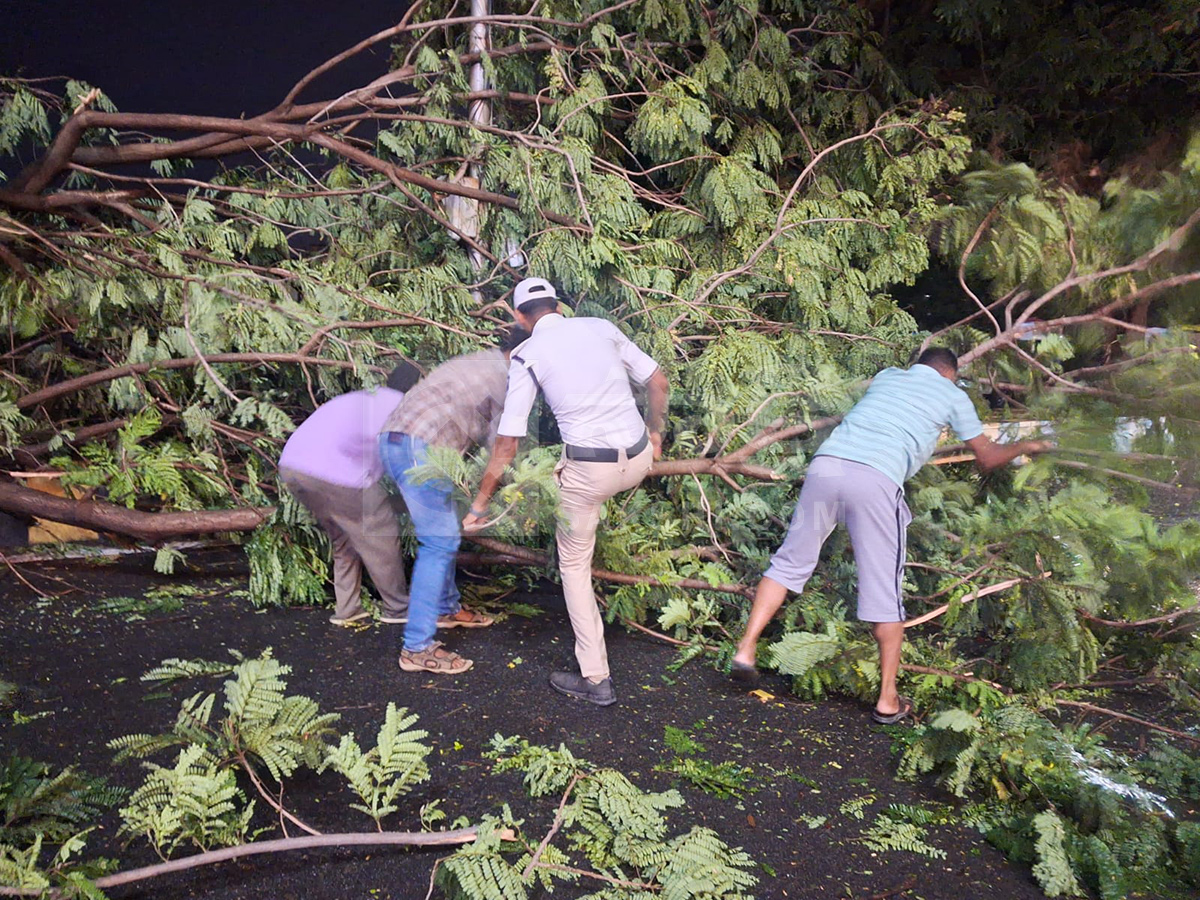 Night Heavy Rain in Vijayawada​ HD Photos2