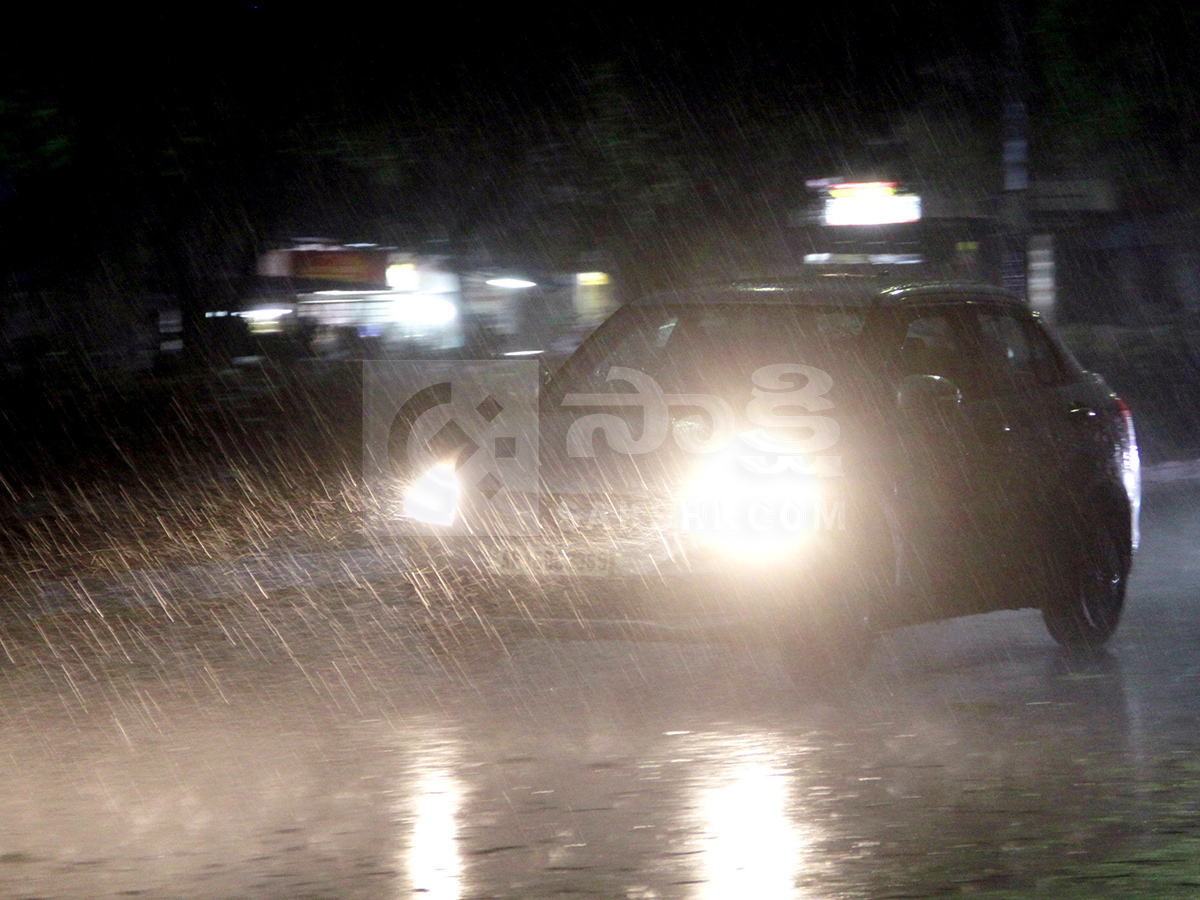 Night Heavy Rain in Vijayawada​ HD Photos27