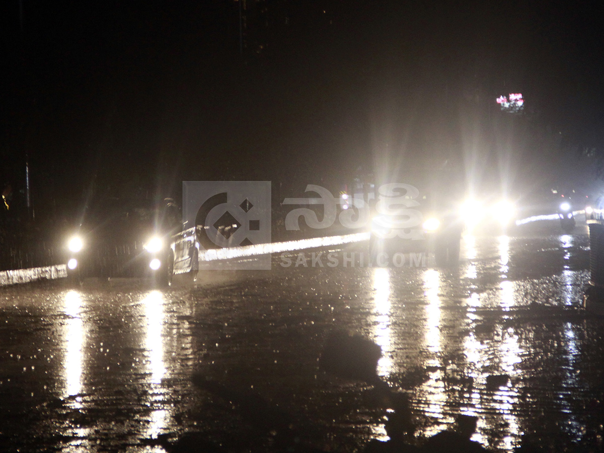 Night Heavy Rain in Vijayawada​ HD Photos28