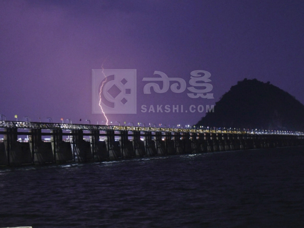 Night Heavy Rain in Vijayawada​ HD Photos3