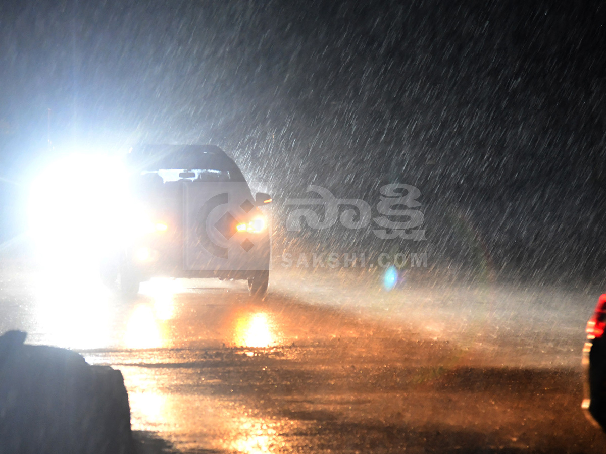 Night Heavy Rain in Vijayawada​ HD Photos6