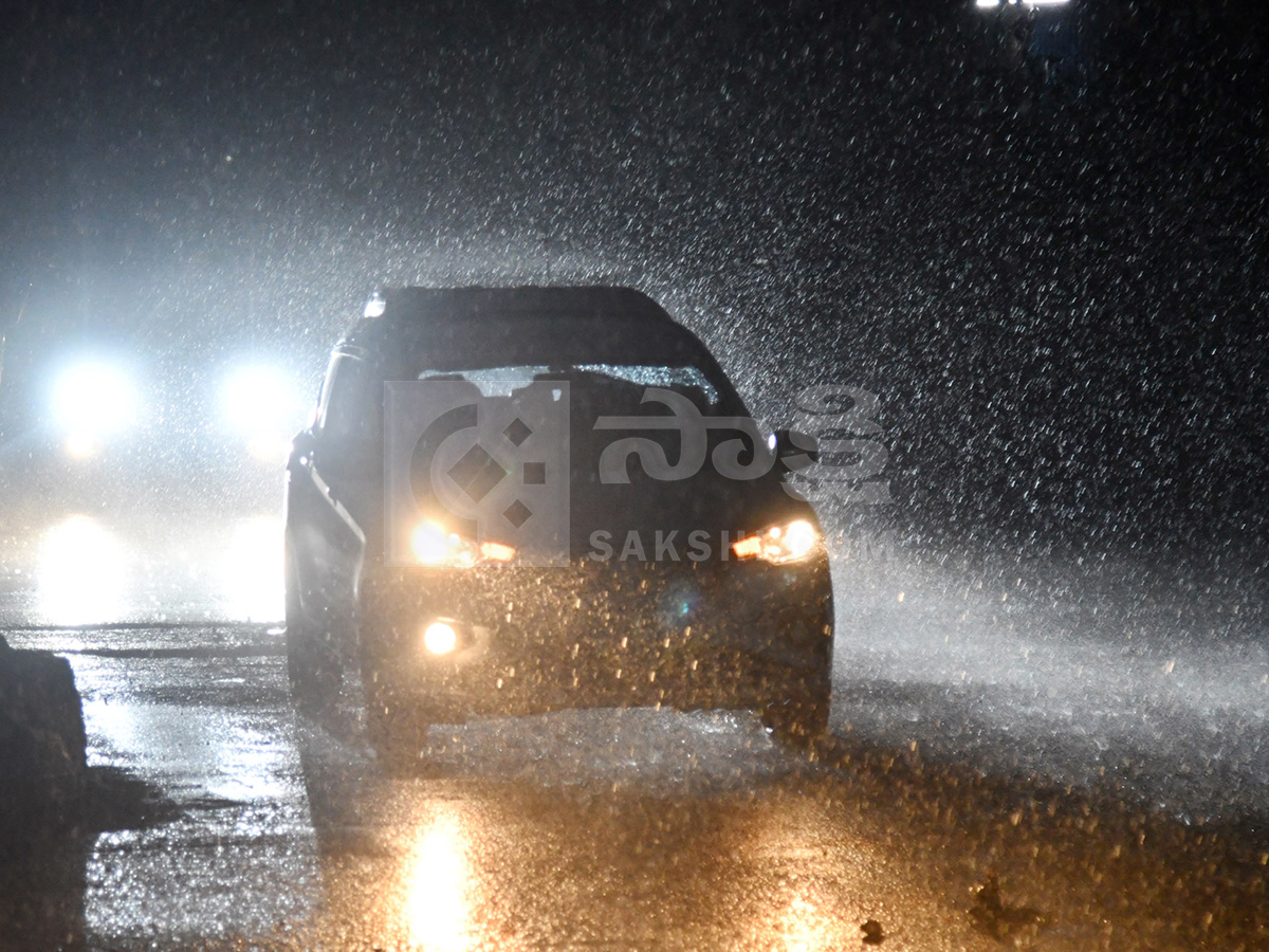 Night Heavy Rain in Vijayawada​ HD Photos7