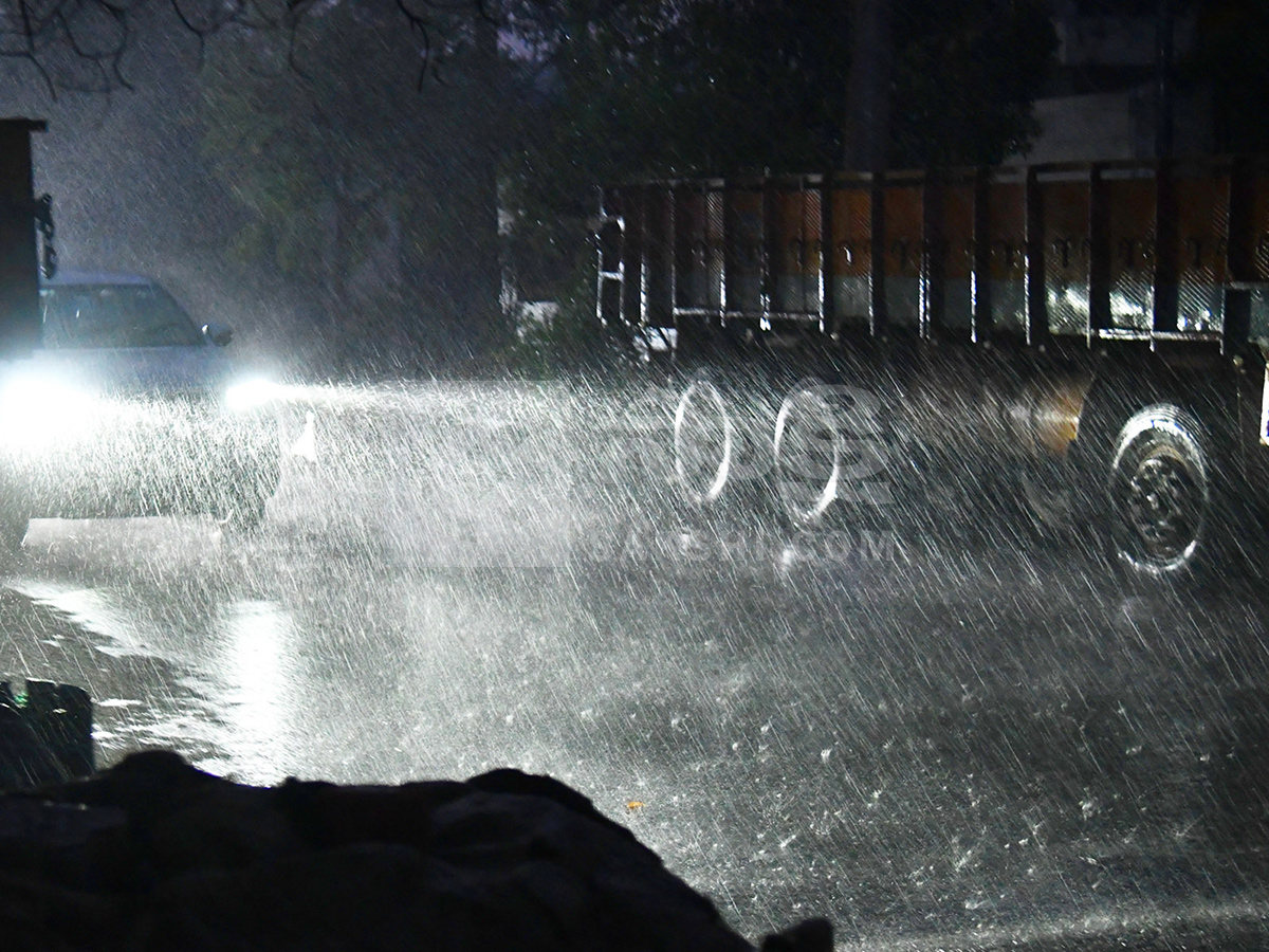 Night Heavy Rain in Vijayawada​ HD Photos8