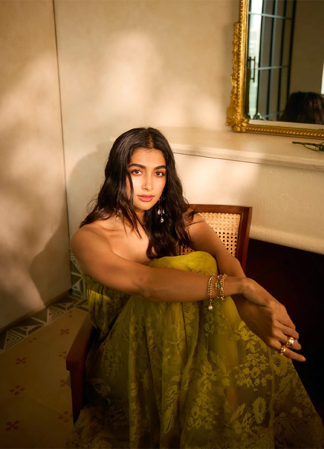 Pooja Hegde beauty in a green dress photos11