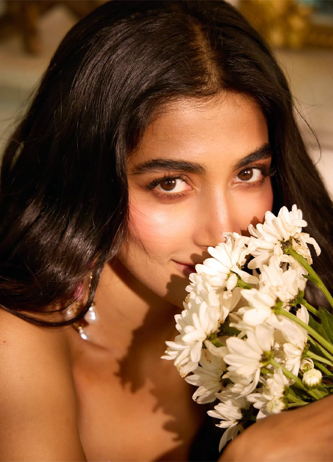 Pooja Hegde beauty in a green dress photos2