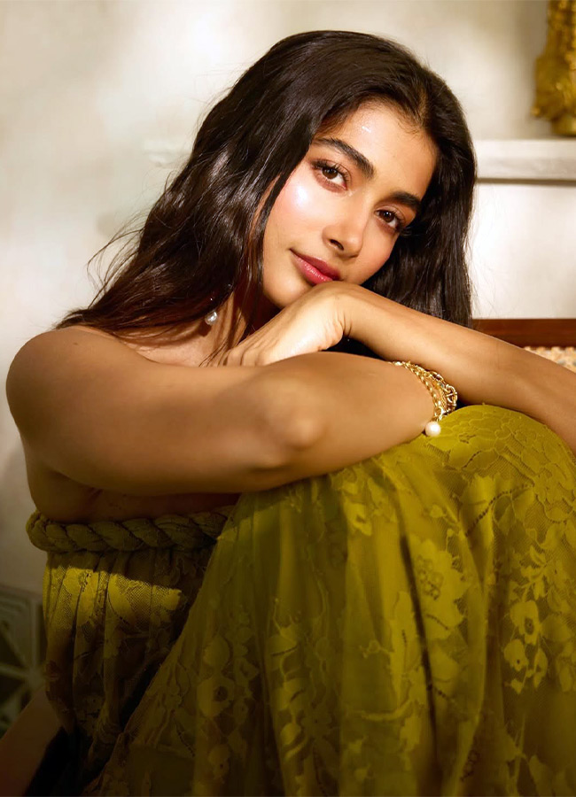Pooja Hegde beauty in a green dress photos3
