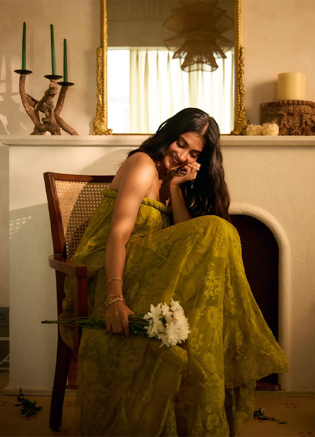 Pooja Hegde beauty in a green dress photos5