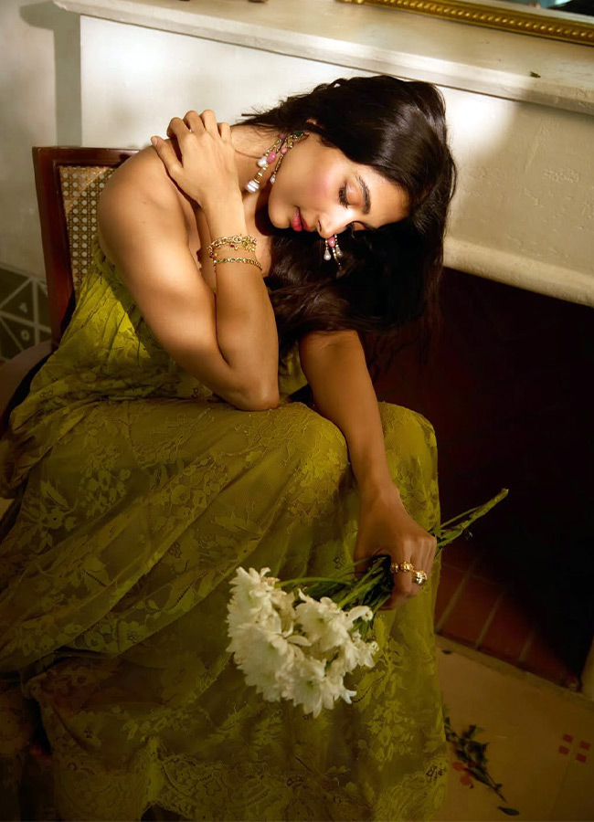 Pooja Hegde beauty in a green dress photos7