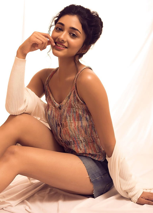 Tollywood Actress Preity Mukhundhan HD Wallpaper20