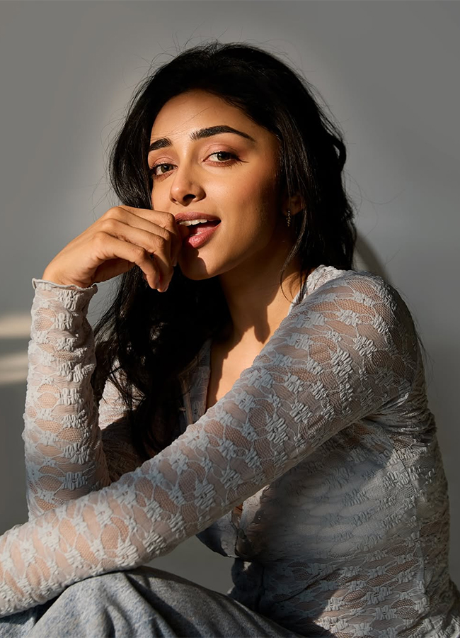 Tollywood Actress Preity Mukhundhan HD Wallpaper7