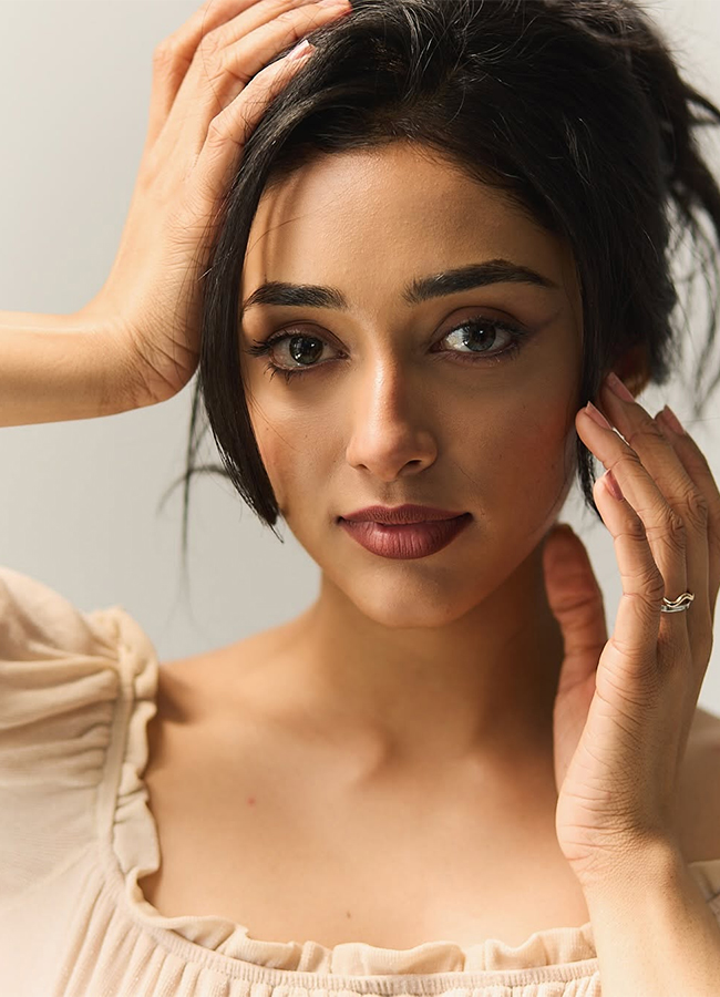 Tollywood Actress Preity Mukhundhan HD Wallpaper9