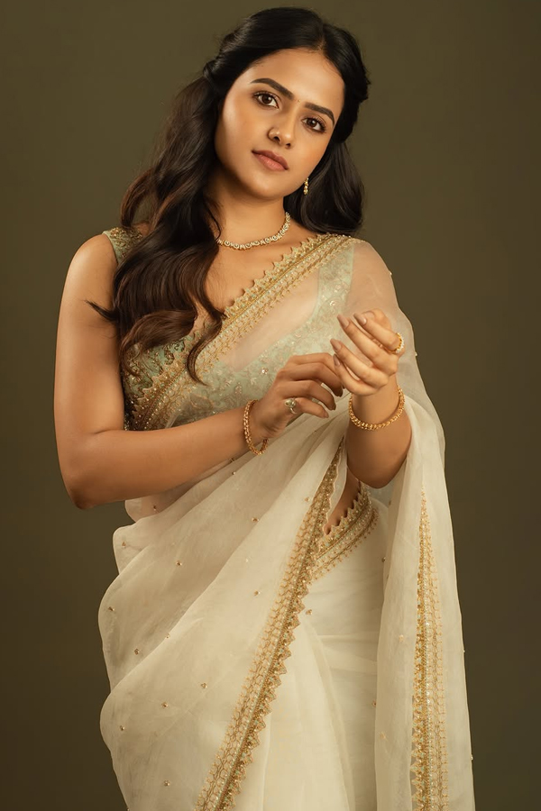 Actress Vaishnavi Chaitanya Stunning Saree Look Photos7