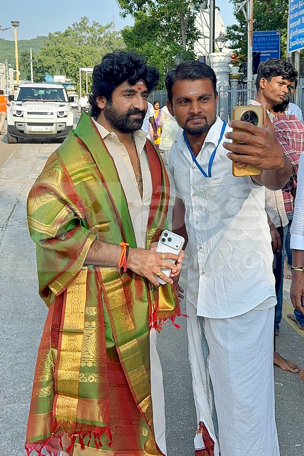 Celebrities Visits Tirumala Tirupati Photos3