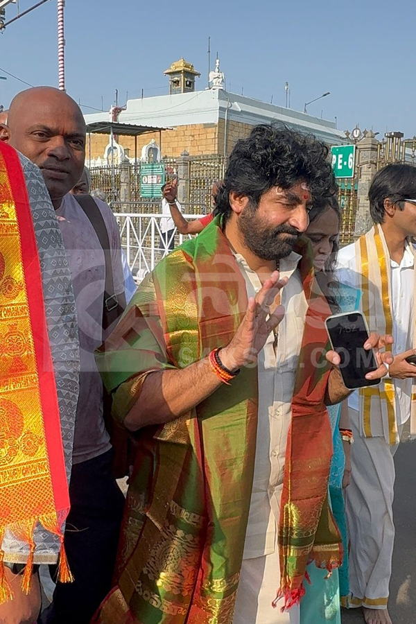 Celebrities Visits Tirumala Tirupati Photos5