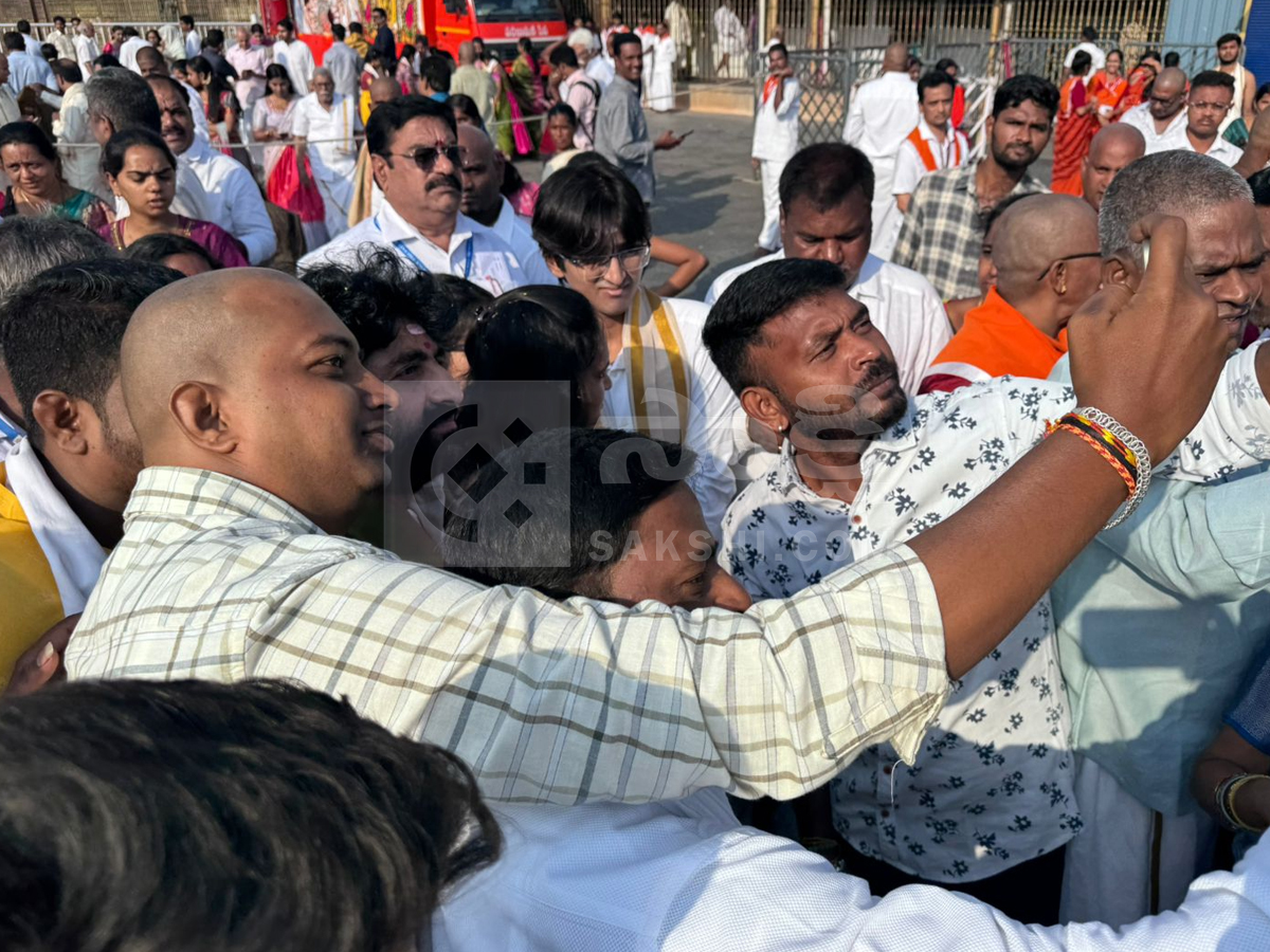 Celebrities Visits Tirumala Tirupati Photos12