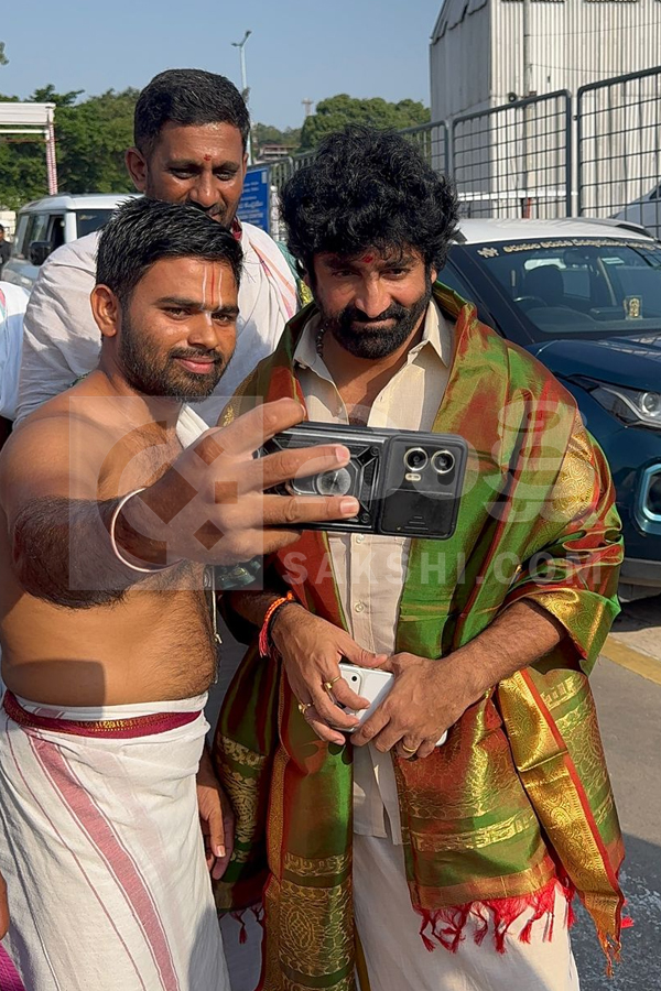 Celebrities Visits Tirumala Tirupati Photos18