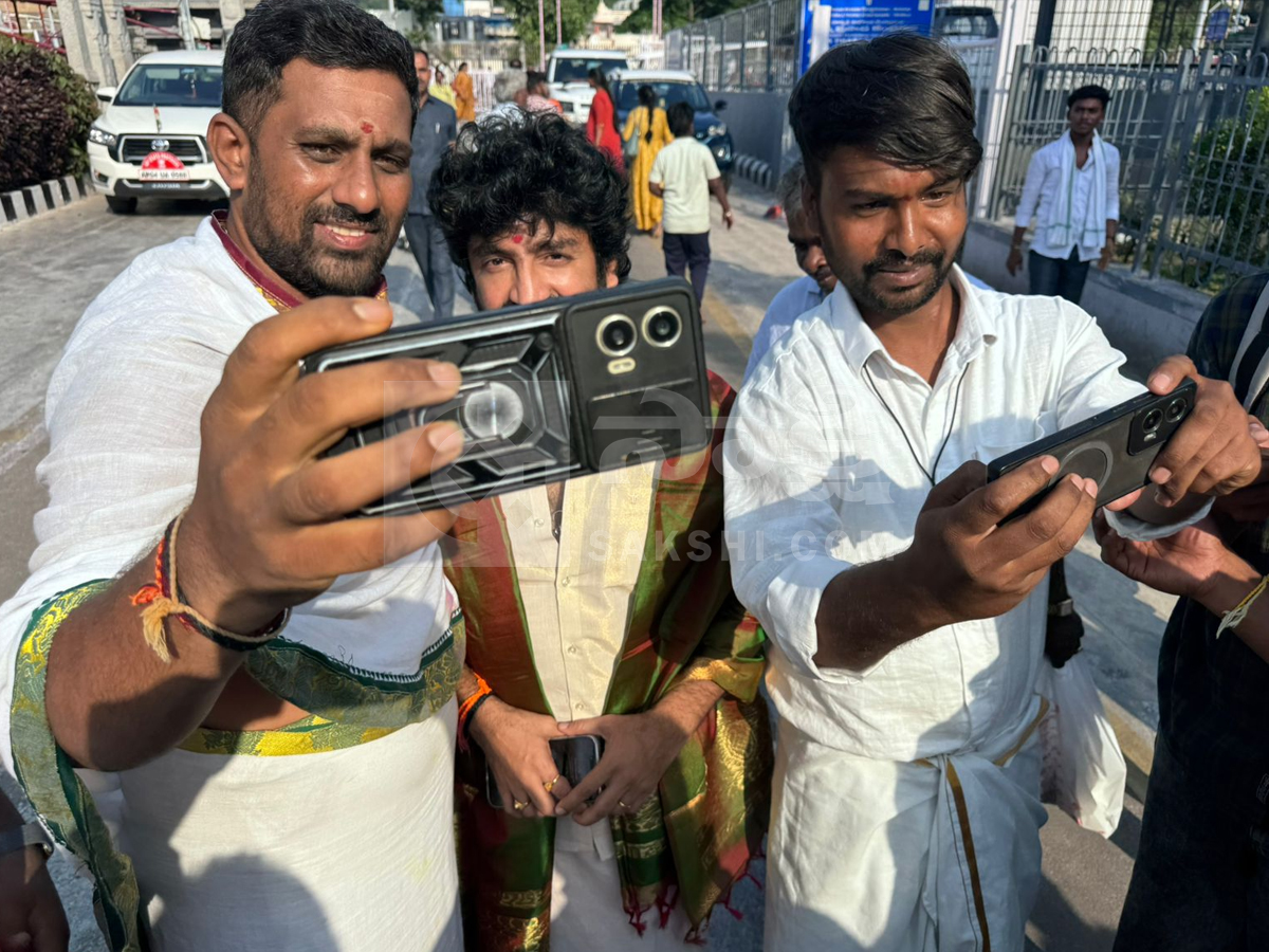 Celebrities Visits Tirumala Tirupati Photos19