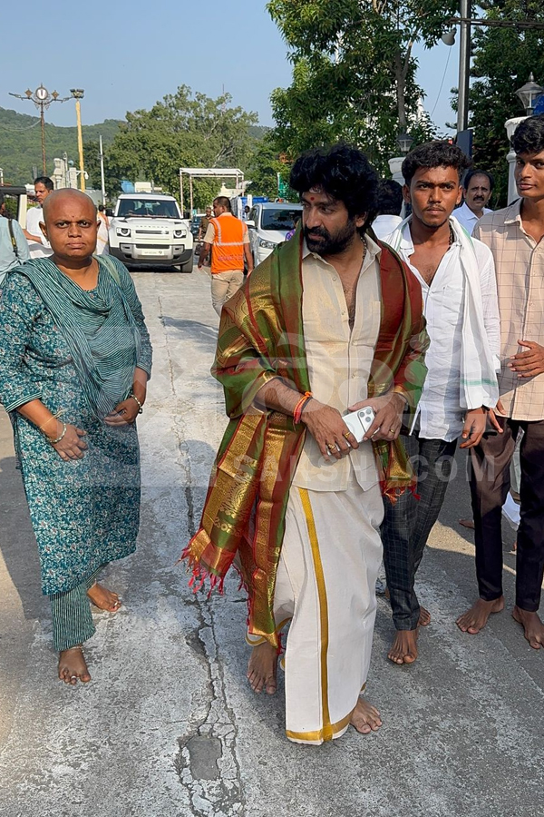Celebrities Visits Tirumala Tirupati Photos20