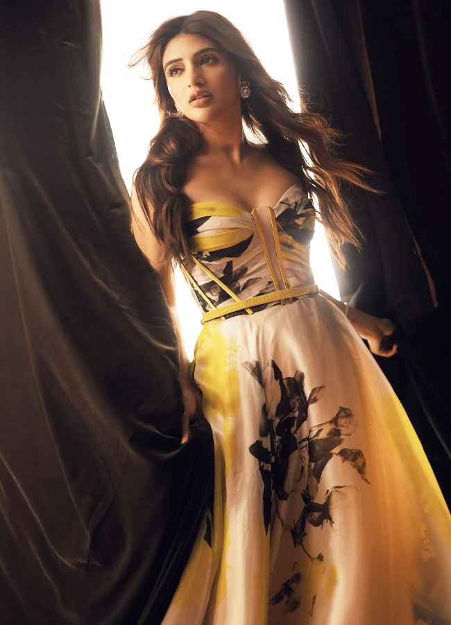 Oh my Sreeleela... what a glamour photos2