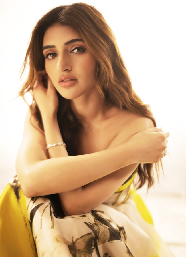 Oh my Sreeleela... what a glamour photos3