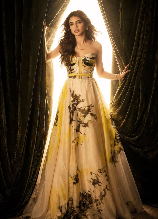 Oh my Sreeleela... what a glamour photos4