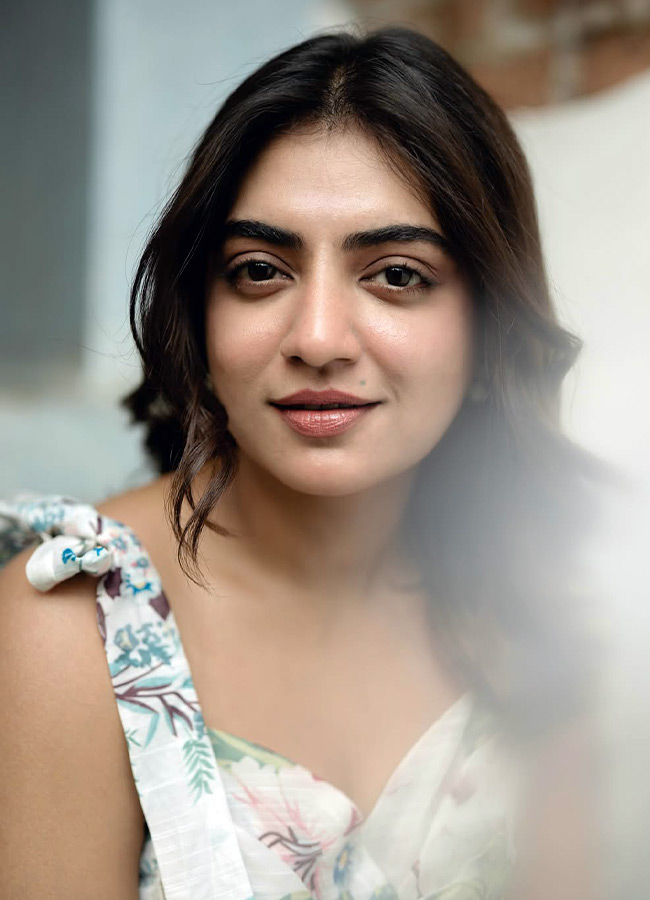 Nazriya looks cute in a short gown photos12