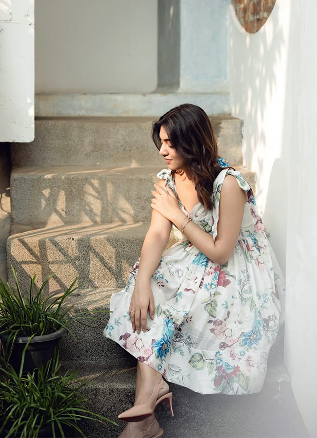 Nazriya looks cute in a short gown photos13